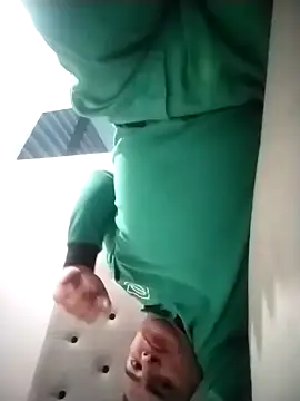 Snapshot of Andy-rtg chatting on 11.11.25 Andy-rtg online show from 11.11.25