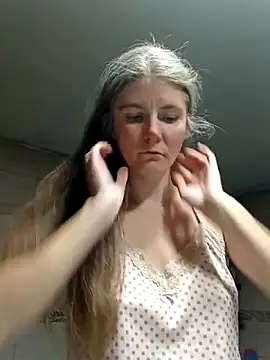 Snapshot of Gripenchipes chatting on 06.16.26 Gripenchipes online show from 06.16.26