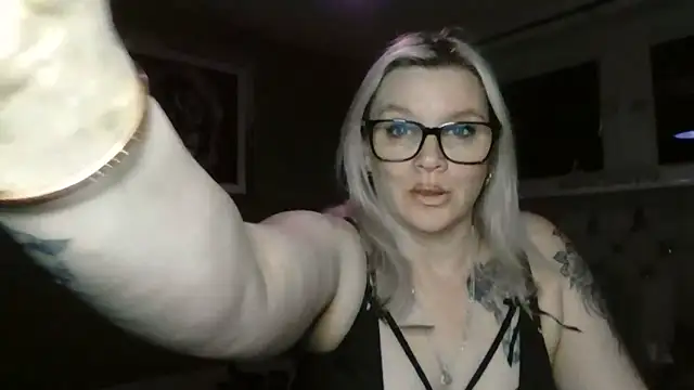 Snapshot of Curvy-Cleo chatting on 03.14.25 Curvy-Cleo online show from 03.14.25