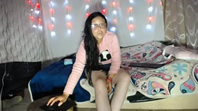 SHARONYJQVI online show from 07.25.26