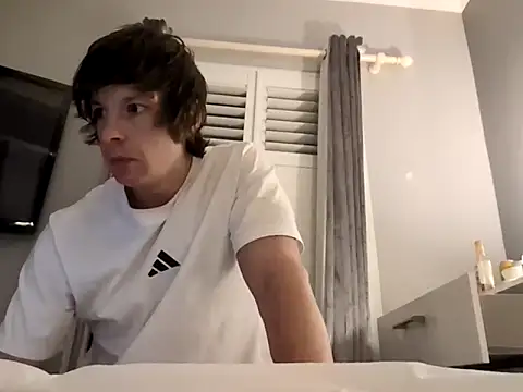 Snapshot of Nick-Ox chatting on 03.10.25 Nick-Ox online show from 03.10.25