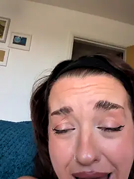 Petite Juicy Olive online show from 06.25.26