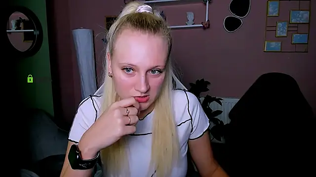 Snapshot of madam_uliis chatting on 11.27.25 madam uliis online show from 11.27.25