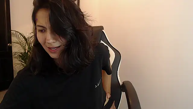 Snapshot of Asaray_T chatting on 06.11.26 Asaray T online show from 06.11.26