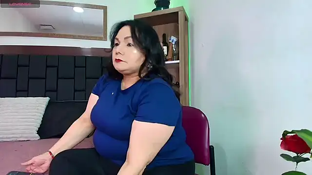 Snapshot of EllenaBoobs_ chatting on 06.17.26 EllenaBoobs online show from 06.17.26