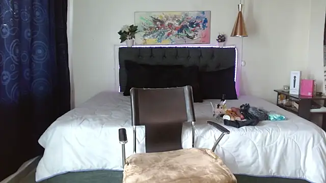 mia velvet1 online show from 10.12.25