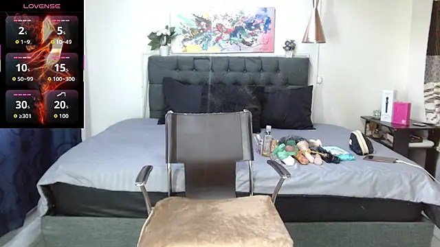 mia velvet1 online show from 10.14.25