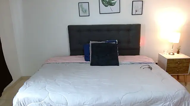 mia velvet1 online show from 11.26.25