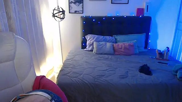 Rose Thompson1 online show from 11.23.25