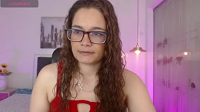 Snapshot of Rose_Thompson1 chatting on 05.06.26 Rose Thompson1 online show from 05.06.26