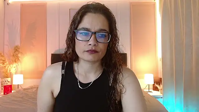 Snapshot of Rose_Thompson1 chatting on 06.07.26 Rose Thompson1 online show from 06.07.26