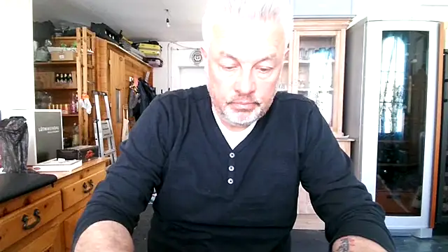 Snapshot of Berg_Boy chatting on 03.20.25 Berg Boy online show from 03.20.25