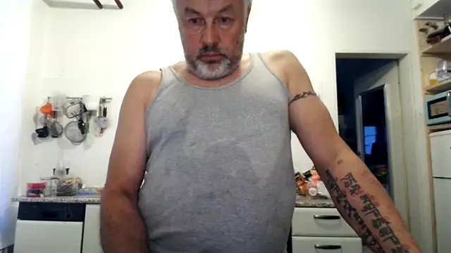 Snapshot of Berg_Boy chatting on 09.16.25 Berg Boy online show from 09.16.25