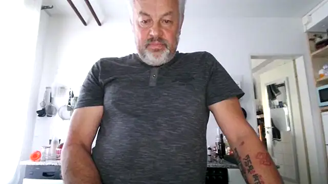 Snapshot of Berg_Boy chatting on 09.21.25 Berg Boy online show from 09.21.25