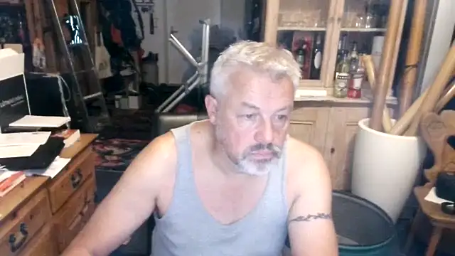 Snapshot of Berg_Boy chatting on 09.26.25 Berg Boy online show from 09.26.25