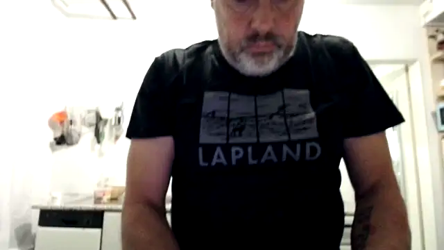 Snapshot of Berg_Boy chatting on 10.02.25 Berg Boy online show from 10.02.25