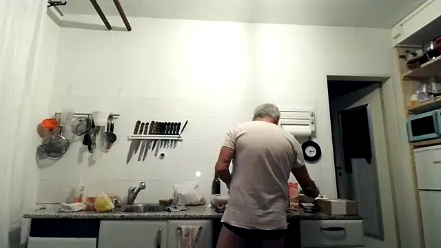 Snapshot of Berg_Boy chatting on 10.17.25 Berg Boy online show from 10.17.25