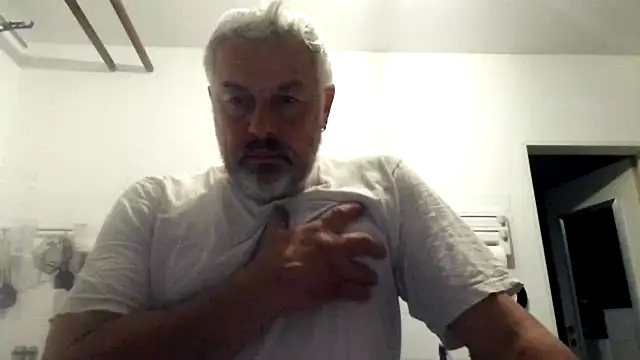 Snapshot of Berg_Boy chatting on 10.22.25 Berg Boy online show from 10.22.25