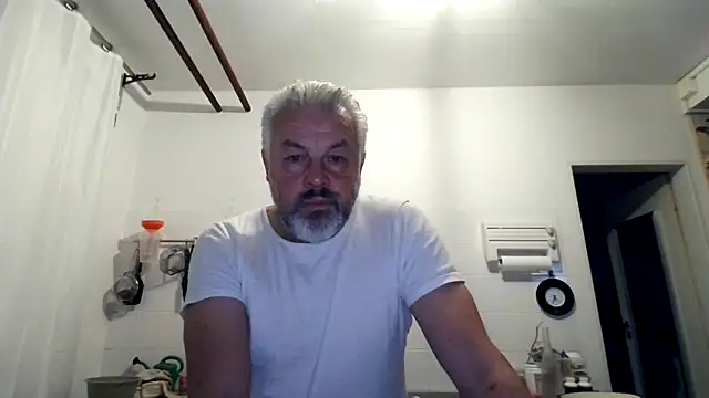 Snapshot of Berg_Boy chatting on 11.07.25 Berg Boy online show from 11.07.25