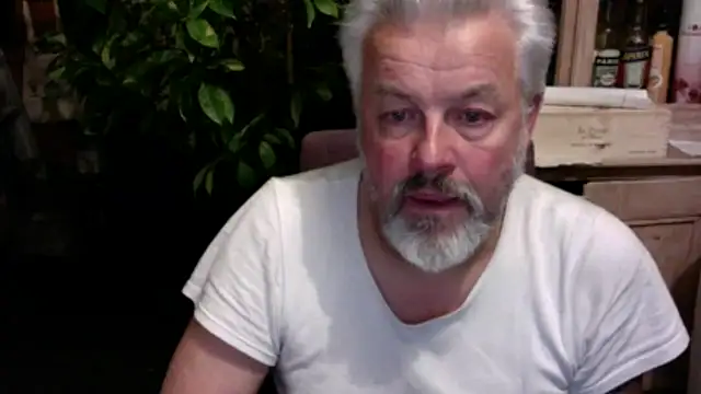 Snapshot of Berg_Boy chatting on 11.21.25 Berg Boy online show from 11.21.25