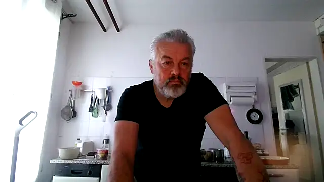 Snapshot of Berg_Boy chatting on 11.30.25 Berg Boy online show from 11.30.25