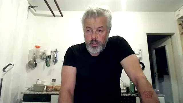 Snapshot of Berg_Boy chatting on 12.01.25 Berg Boy online show from 12.01.25