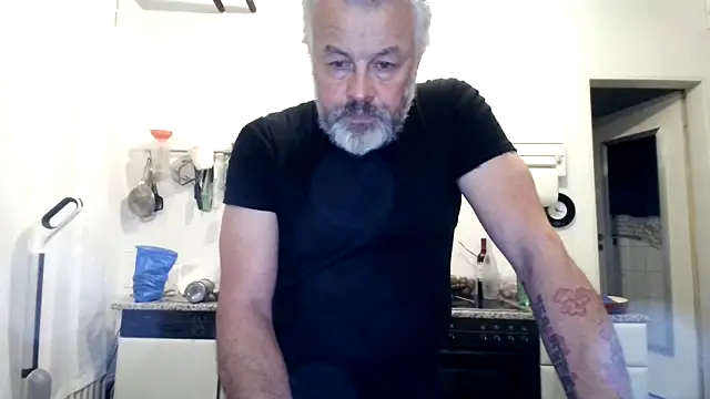 Snapshot of Berg_Boy chatting on 12.02.25 Berg Boy online show from 12.02.25