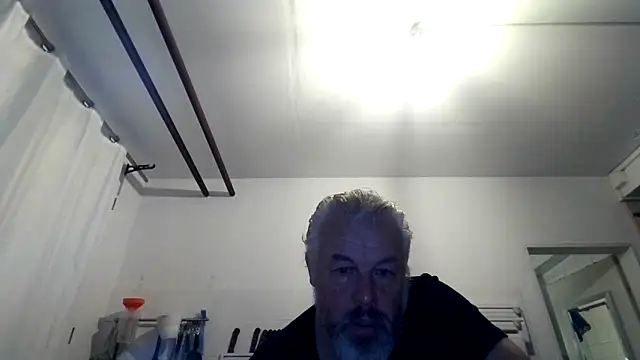 Snapshot of Berg_Boy chatting on 12.16.25 Berg Boy online show from 12.16.25