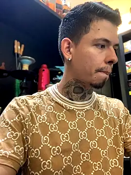 Snapshot of craxybaby chatting on 10.17.25 craxybaby online show from 10.17.25