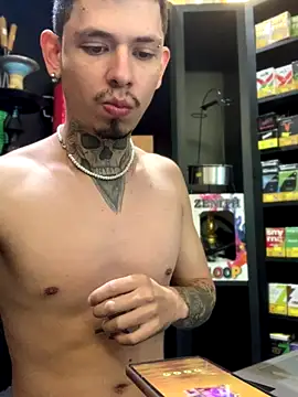 Snapshot of craxybaby chatting on 10.20.25 craxybaby online show from 10.20.25