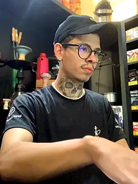 Snapshot of craxybaby chatting on 10.27.25 craxybaby online show from 10.27.25