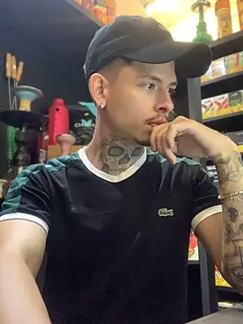 Snapshot of craxybaby chatting on 11.08.25 craxybaby online show from 11.08.25