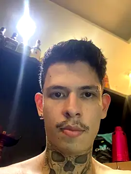 Snapshot of craxybaby chatting on 12.16.25 craxybaby online show from 12.16.25