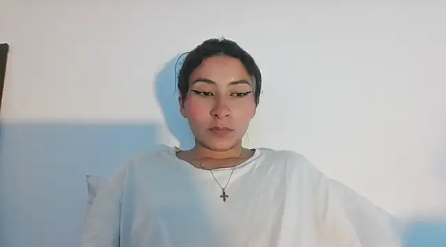 Snapshot of Khalessi-j chatting on 03.12.25 Khalessi-j online show from 03.12.25