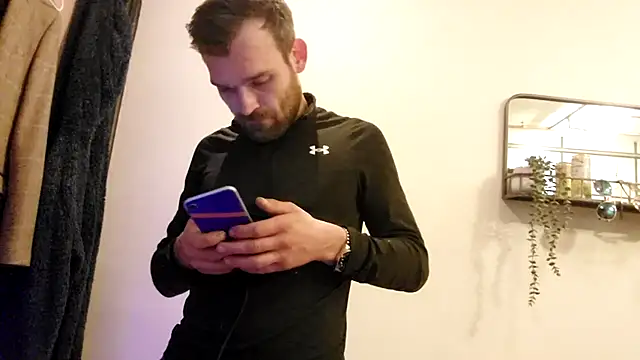 Snapshot of LKC94 chatting on 10.06.25 LKC94 online show from 10.06.25