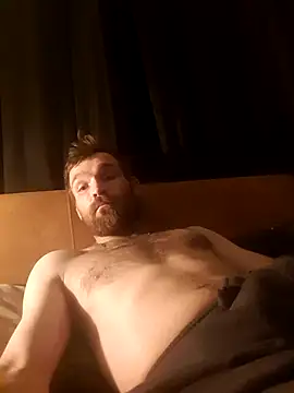 Snapshot of LKC94 chatting on 10.19.25 LKC94 online show from 10.19.25