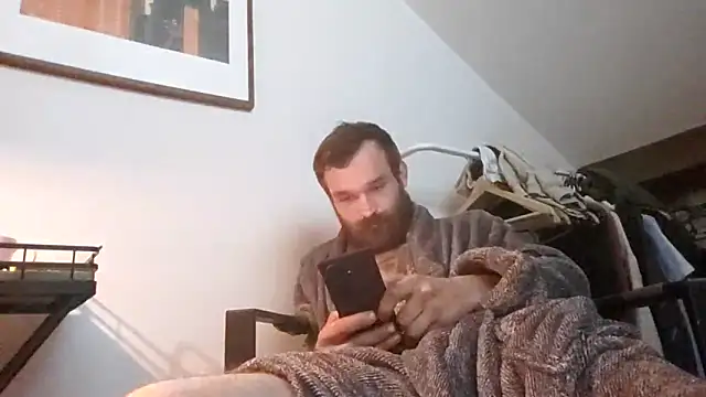 Snapshot of LKC94 chatting on 11.10.25 LKC94 online show from 11.10.25