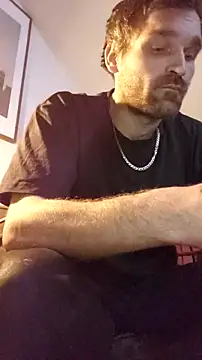 Snapshot of LKC94 chatting on 12.04.25 LKC94 online show from 12.04.25