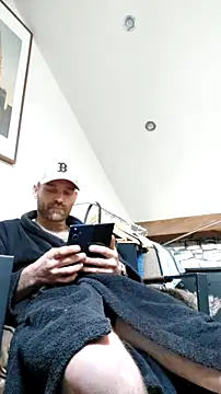 Snapshot of LKC94 chatting on 12.14.25 LKC94 online show from 12.14.25