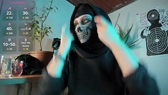 Snapshot of cos_operator chatting on 10.05.25 cos operator online show from 10.05.25