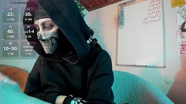 Snapshot of cos_operator chatting on 10.28.25 cos operator online show from 10.28.25