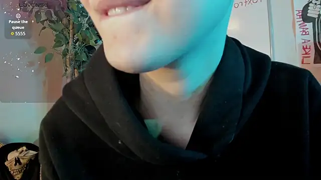 Snapshot of cos_operator chatting on 11.09.25 cos operator online show from 11.09.25