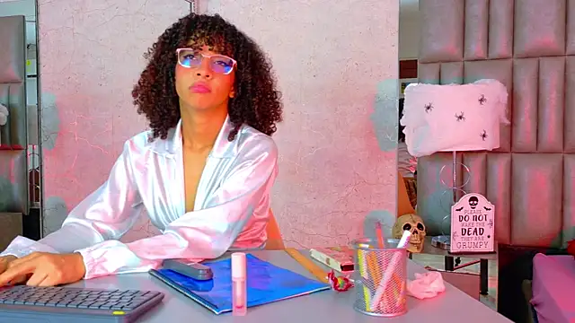 Snapshot of CamilaJohnston chatting on 10.09.25 CamilaJohnston online show from 10.09.25