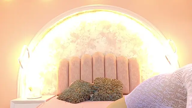 Snapshot of CamilaJohnston chatting on 10.13.25 CamilaJohnston online show from 10.13.25