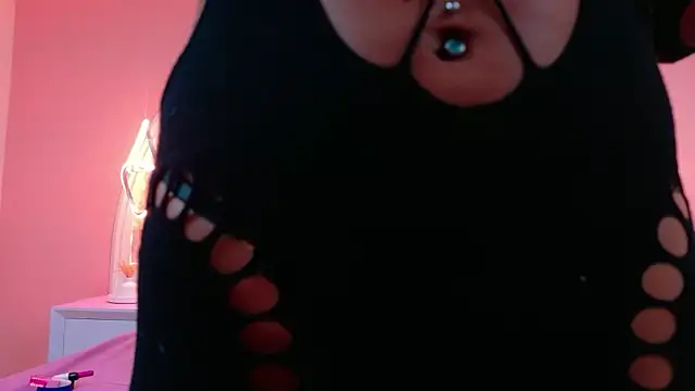 Snapshot of CamilaJohnston chatting on 12.05.25 CamilaJohnston online show from 12.05.25