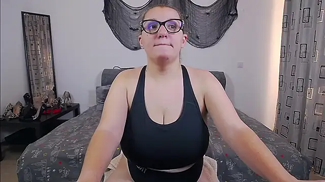 Snapshot of SharronAlexa chatting on 11.01.25 SharronAlexa online show from 11.01.25