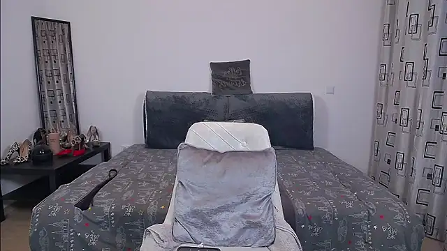 Snapshot of SharronAlexa chatting on 11.28.25 SharronAlexa online show from 11.28.25