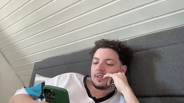 Snapshot of Sabo01 chatting on 03.18.25 Sabo01 online show from 03.18.25