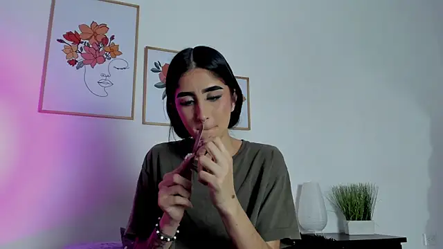 alana 111 online show from 09.26.25