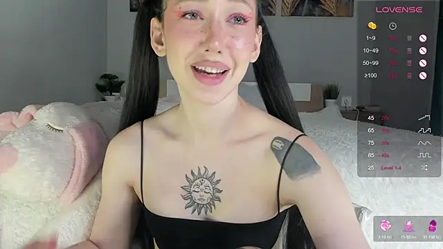 Snapshot of Say_luna chatting on 03.22.25 Say luna online show from 03.22.25